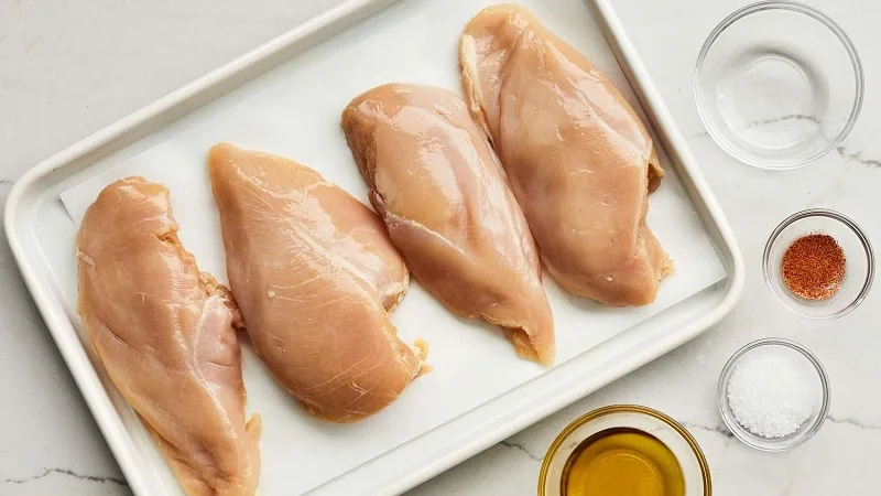 Hàm lượng protein tinh khiết trong 100g ức gà tươi sống theo tiêu chuẩn USDA.