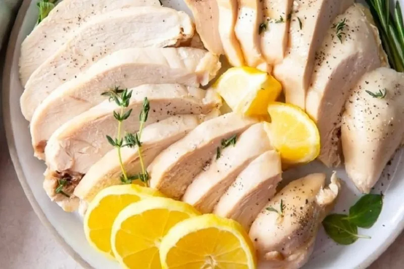 Cơ thể tiêu hao nhiều năng lượng hơn để tiêu hóa protein từ ức gà.