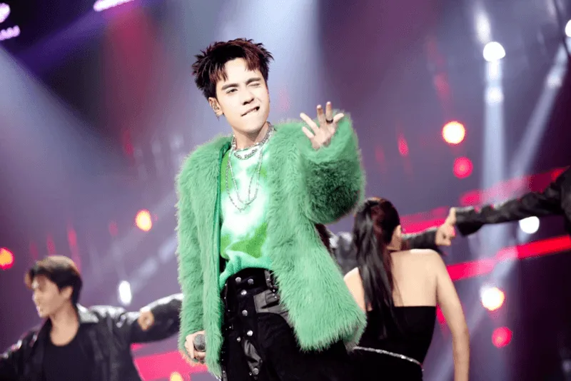 Bản hit "Thủy triều" đánh dấu màn lội ngược dòng ngoạn mục tại thị trường nhạc Việt.